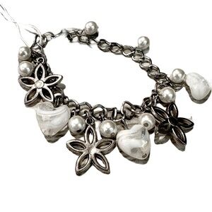 Silver Tone Charm Bracelet Flowers‎ Heart Beaded 8”